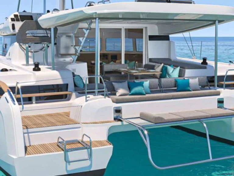 Catamaran hire in Le Marin - Lagoon Lagoon 43