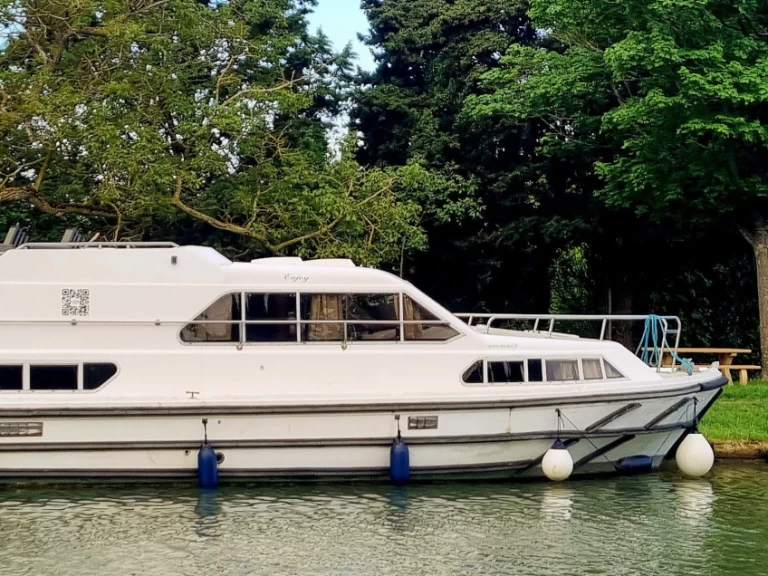 Charter a Le Boat classique 40 in Carcassonne on Samboat