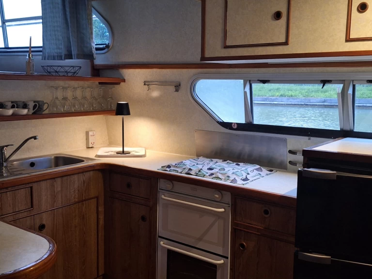 Hire a Le Boat classique 40 Carcassonne