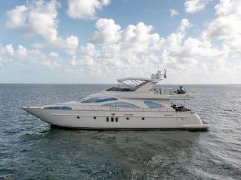 Yacht hire Miami cheap Azimut 90