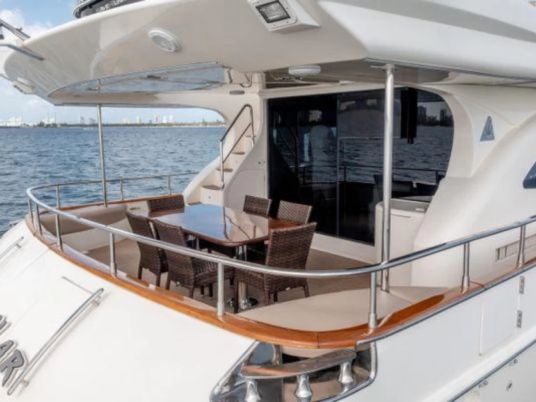 Luxury Yacht hire in Miami - Azimut Azimut 90
