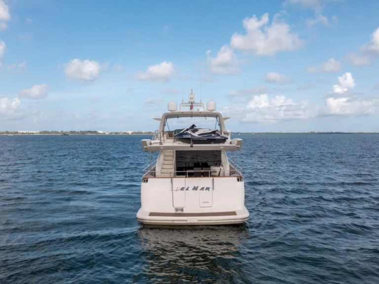 Yacht hire Miami cheap Azimut 90