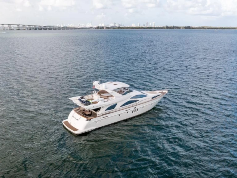 Luxury Yacht hire in Miami - Azimut Azimut 90