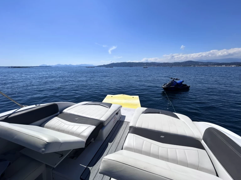 Motorboat to hire Golfe-Juan at the best price