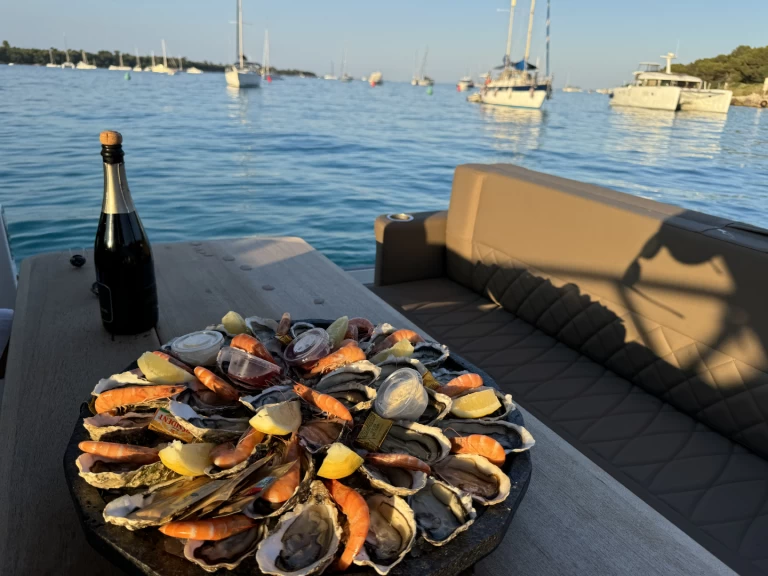 Charter a Saxdor Saxdor 320 GTO in Port de la Rague on Samboat