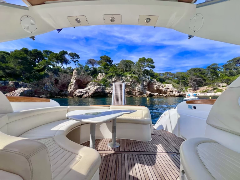 Yacht charter Antibes - Jeanneau Prestige 34 on SamBoat