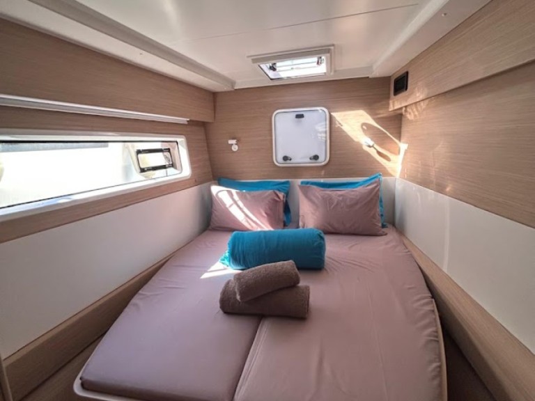 Hire a Lagoon Lagoon 43 Athens