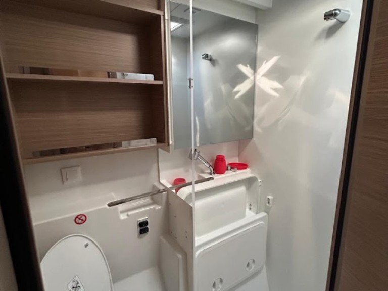 Yacht hire Athens cheap Lagoon 43