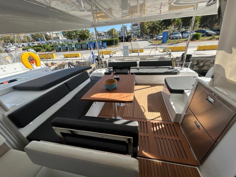 Catamaran hire in Athens - Lagoon Lagoon 43