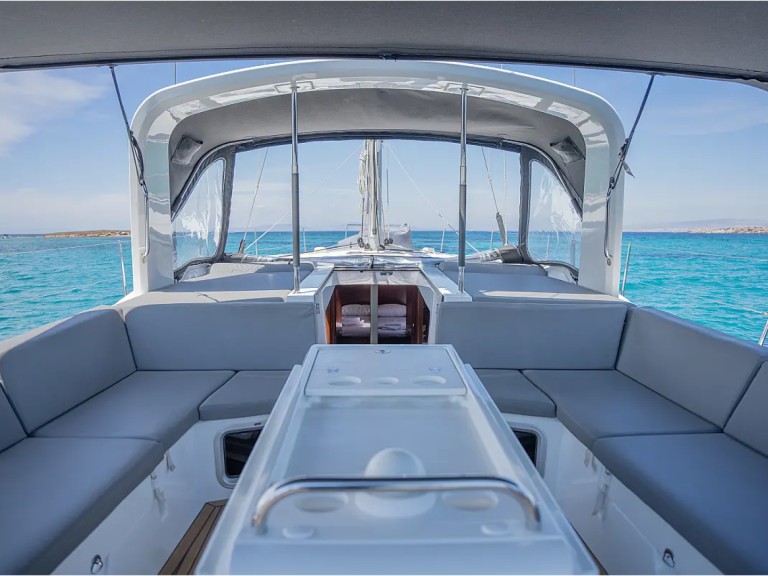 Hire Sailboat Bénéteau with a boat licence