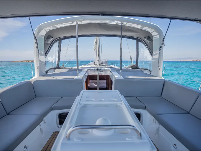 Hire Sailboat Bénéteau with a boat licence