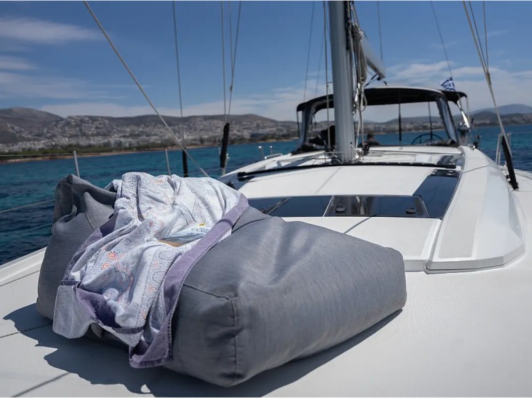 Sailboat to hire Lefkáda at the best price
