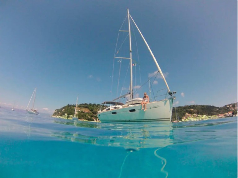 Jeanneau Sun Odyssey 42 DS charter bareboat or skippered in  Lefkáda