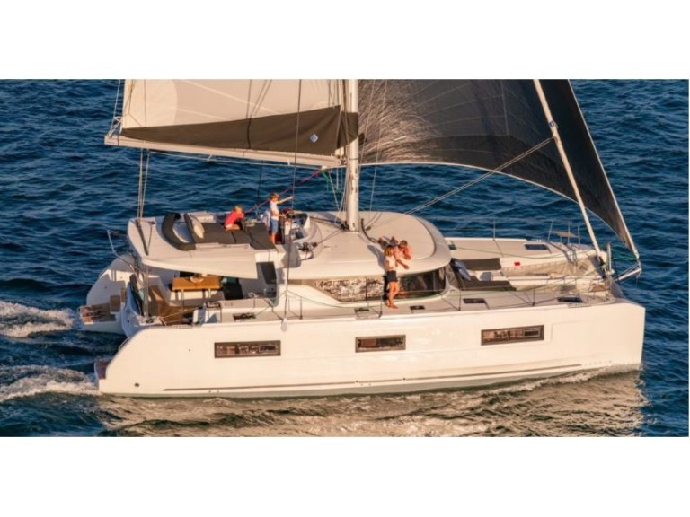 Catamaran to hire Lefkáda at the best price