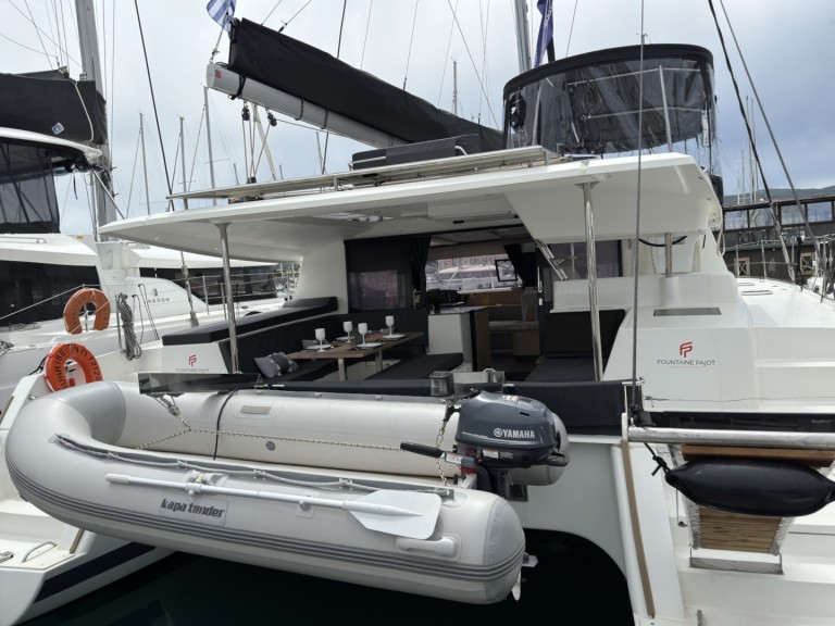 Catamaran to hire Lefkáda at the best price