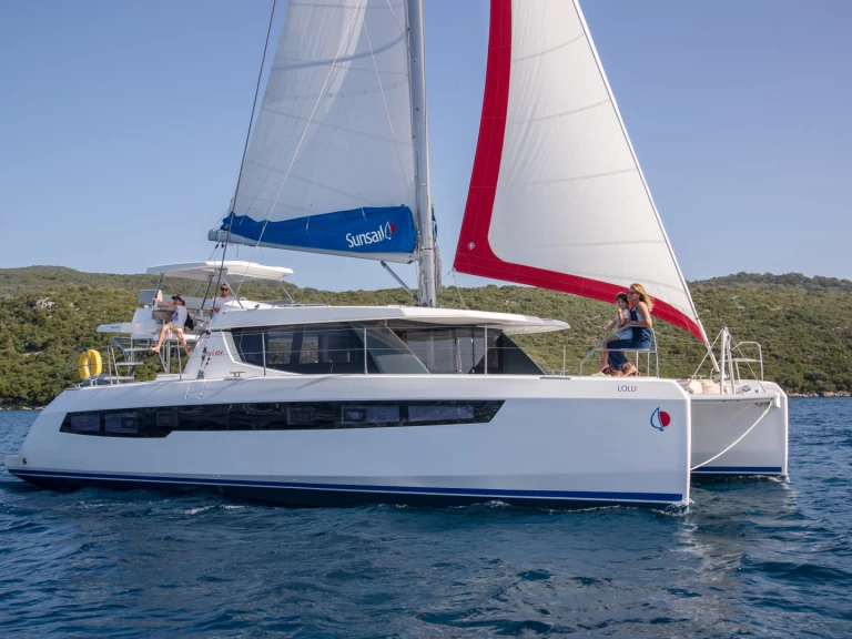 Hire Catamaran Leopard with a boat licence
