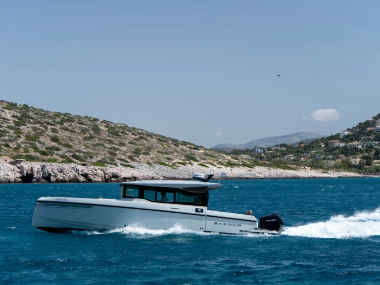 Charter a Saxdor Saxdor 320 GTC in Ellinikó on Samboat