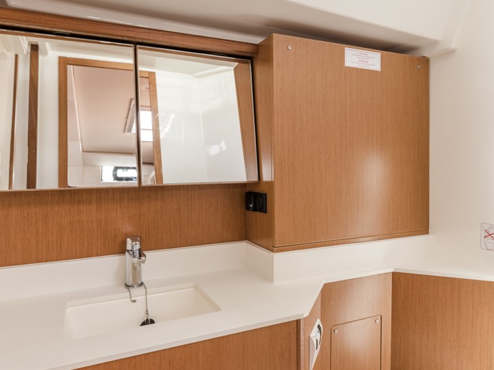 Hire a Bavaria Bavaria C45 Lefkáda