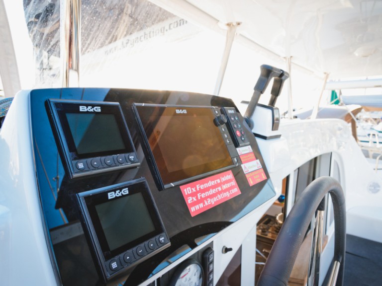 Catamaran hire in Lefkáda - Lagoon Lagoon 380