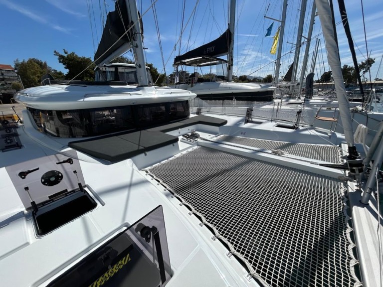 Catamaran hire in Alimos - Lagoon Lagoon 43 