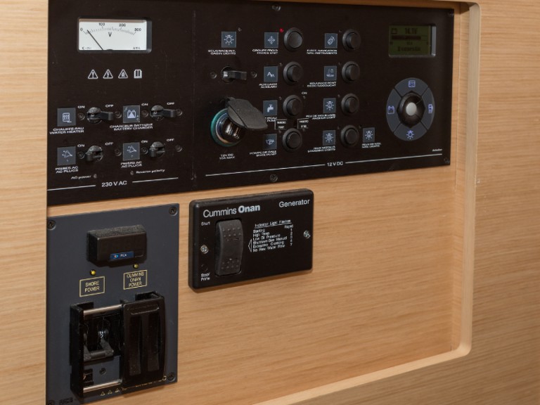 Yacht hire Lefkáda cheap Lagoon 42