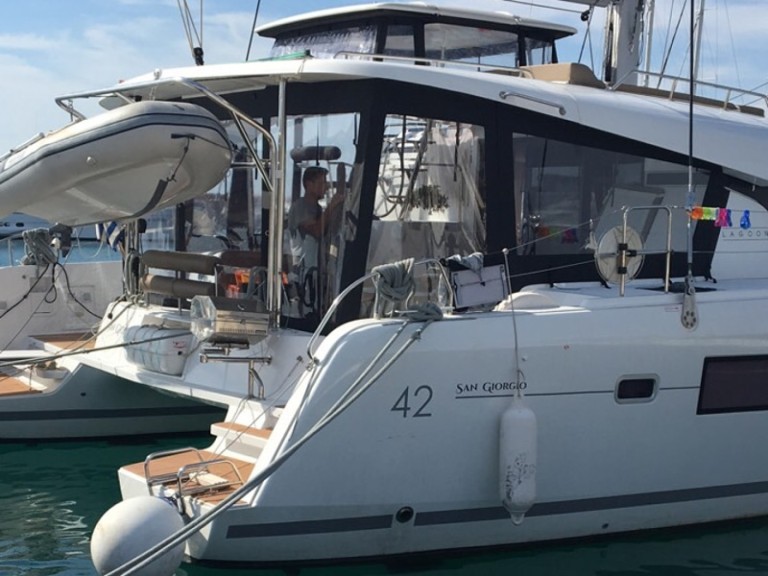 Charter a Lagoon Lagoon 42 in Lefkáda on Samboat