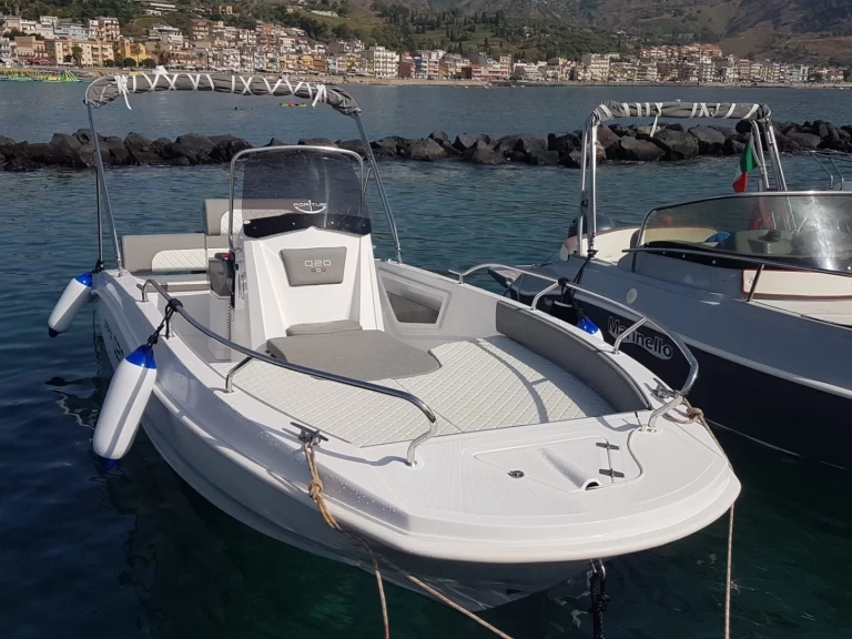 Charter a Q-Barqa 2025 in Giardini-Naxos on Samboat