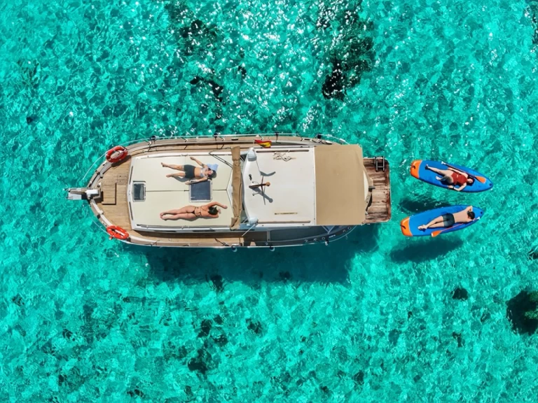 Hire Motorboat with or without skipper Llaut Menorquin  Mahón