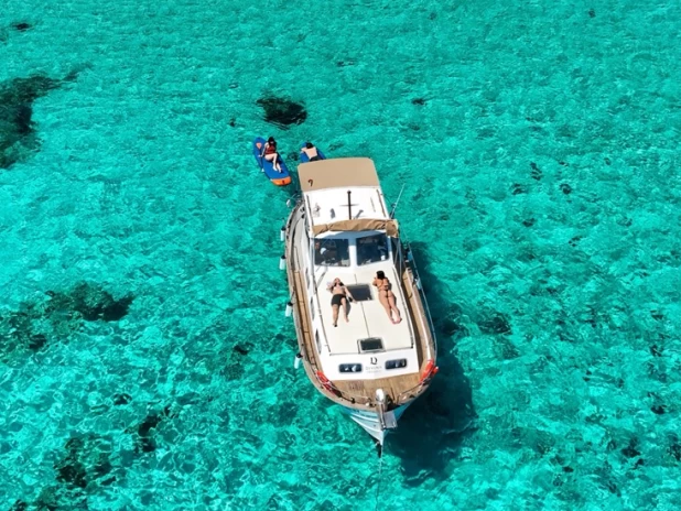 Motorboat to hire Mahón at the best price