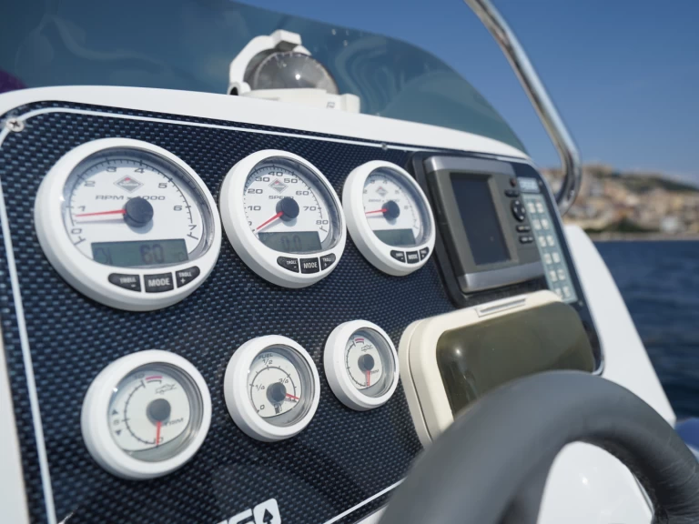 Hire Motorboat Asso with a boat licence