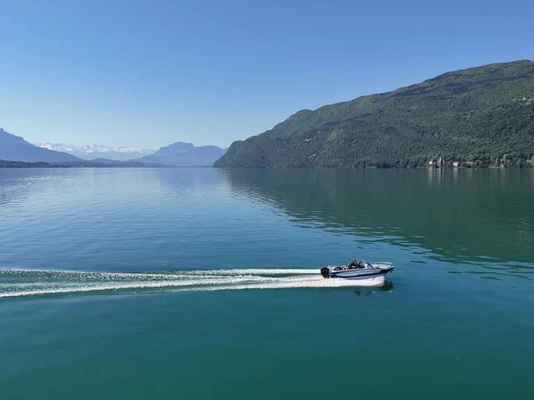 Motorboat hire in Conjux - Glastron Ssv 172