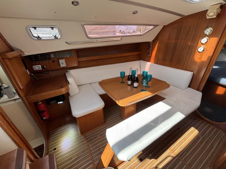 Sailboat to hire Castelletto sopra Ticino at the best price