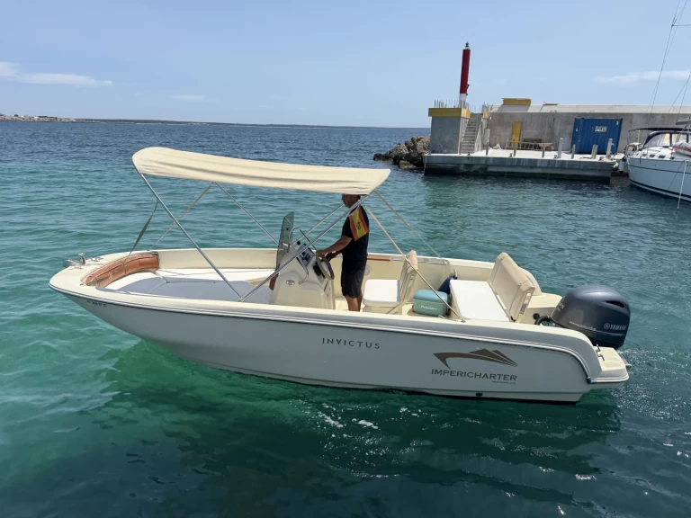 Yacht hire s'Estanyol de Migjorn cheap Invictus 190 FX