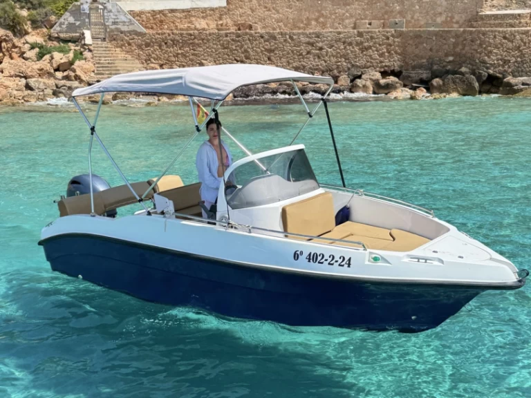 Hire Motorboat Daganz with a boat licence