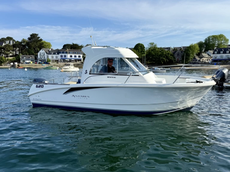 Motorboat hire in Port de Sainte-Marine - Bénéteau Antares 620 HB