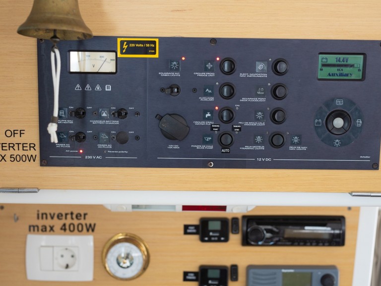 Charter a Lagoon Lagoon 380 in Punat on Samboat