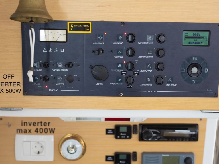 Charter a Lagoon Lagoon 380 in Punat on Samboat