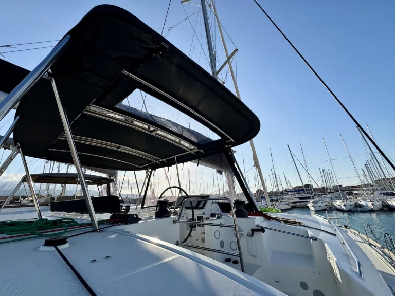 Catamaran to hire Lefkáda at the best price