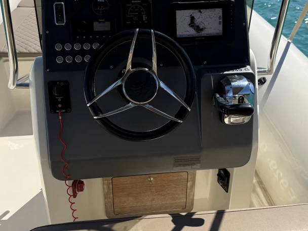 Charter a Lomac Lomac 600 IN in Gapeau on Samboat