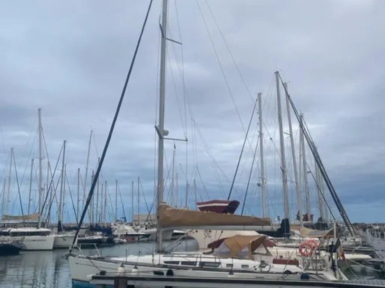 Sailboat to hire Port Grimaud at the best price