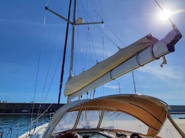 Hire a Jeanneau New Co Jeanneau Sun Odyssey 49 Port Grimaud