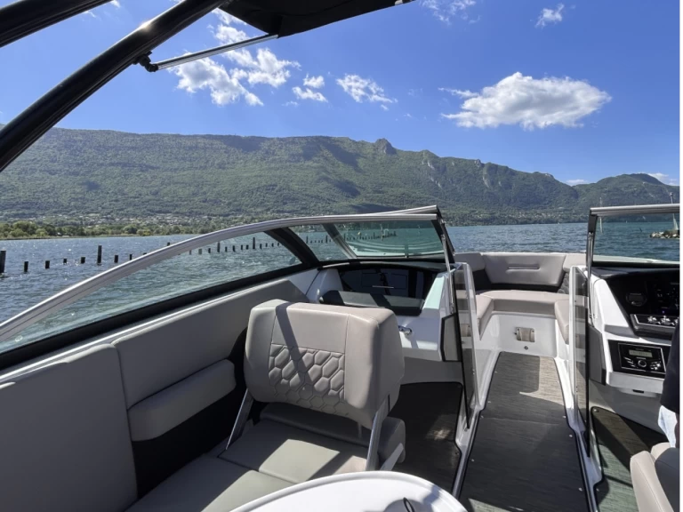 Motorboat to hire Viviers-du-Lac at the best price