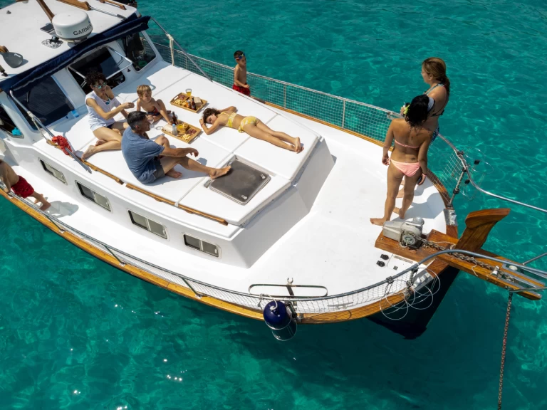 Hire Motorboat Myabca with a boat licence