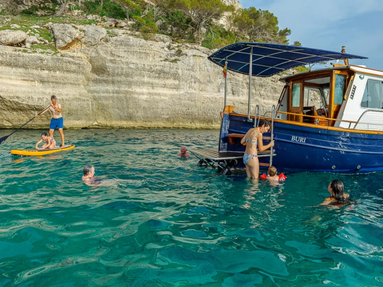 Hire Motorboat Myabca with a boat licence