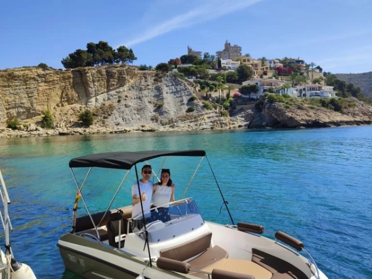 Hire Motorboat trident with a boat licence