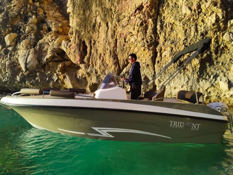 Motorboat to hire Sant Antoni de Portmany at the best price