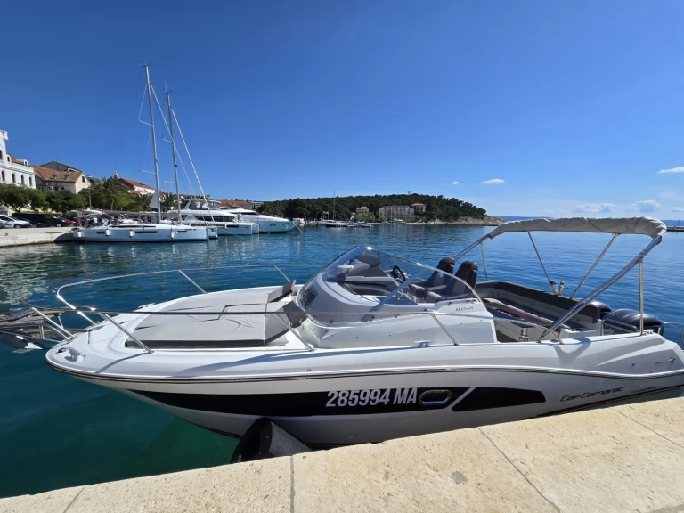Hire Motorboat with or without skipper Jeanneau Makarska