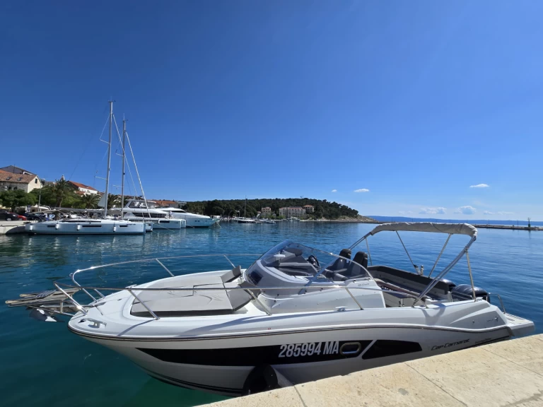 Hire Motorboat Jeanneau with a boat licence