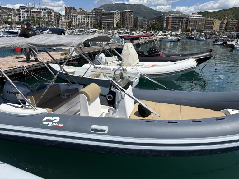 Yacht charter Salerno - Predator 599 on SamBoat