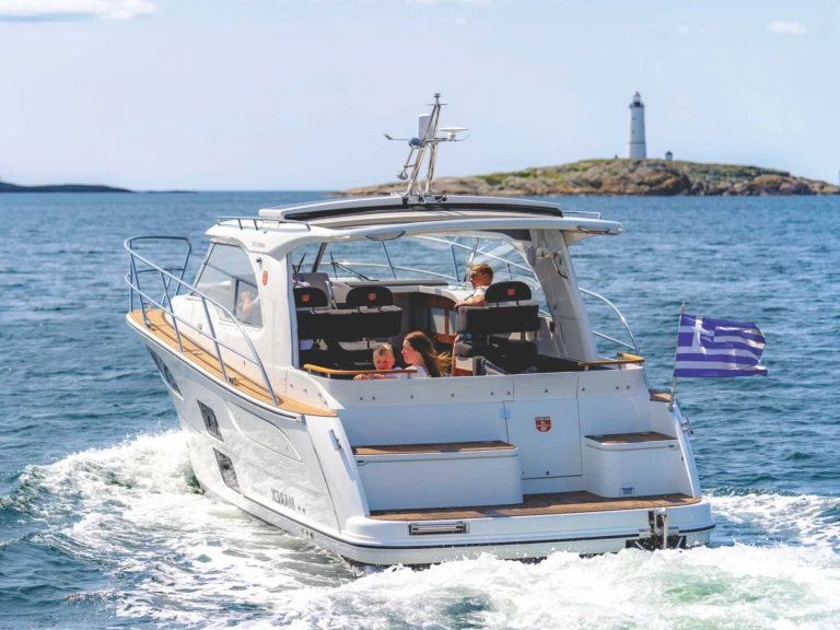 Hire Luxury Yacht Marex with a boat licence